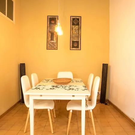 Piso En Casco Antigüo Con Mucho Encanto Junto Al Castillo Dénia